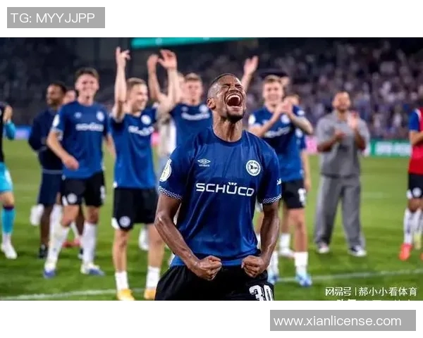 比勒费尔德球员大放异彩赢得球迷一致好评