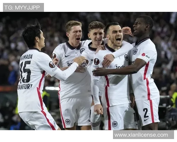 沙尔克主场遗憾失利，法兰克福获胜领跑德甲积分榜